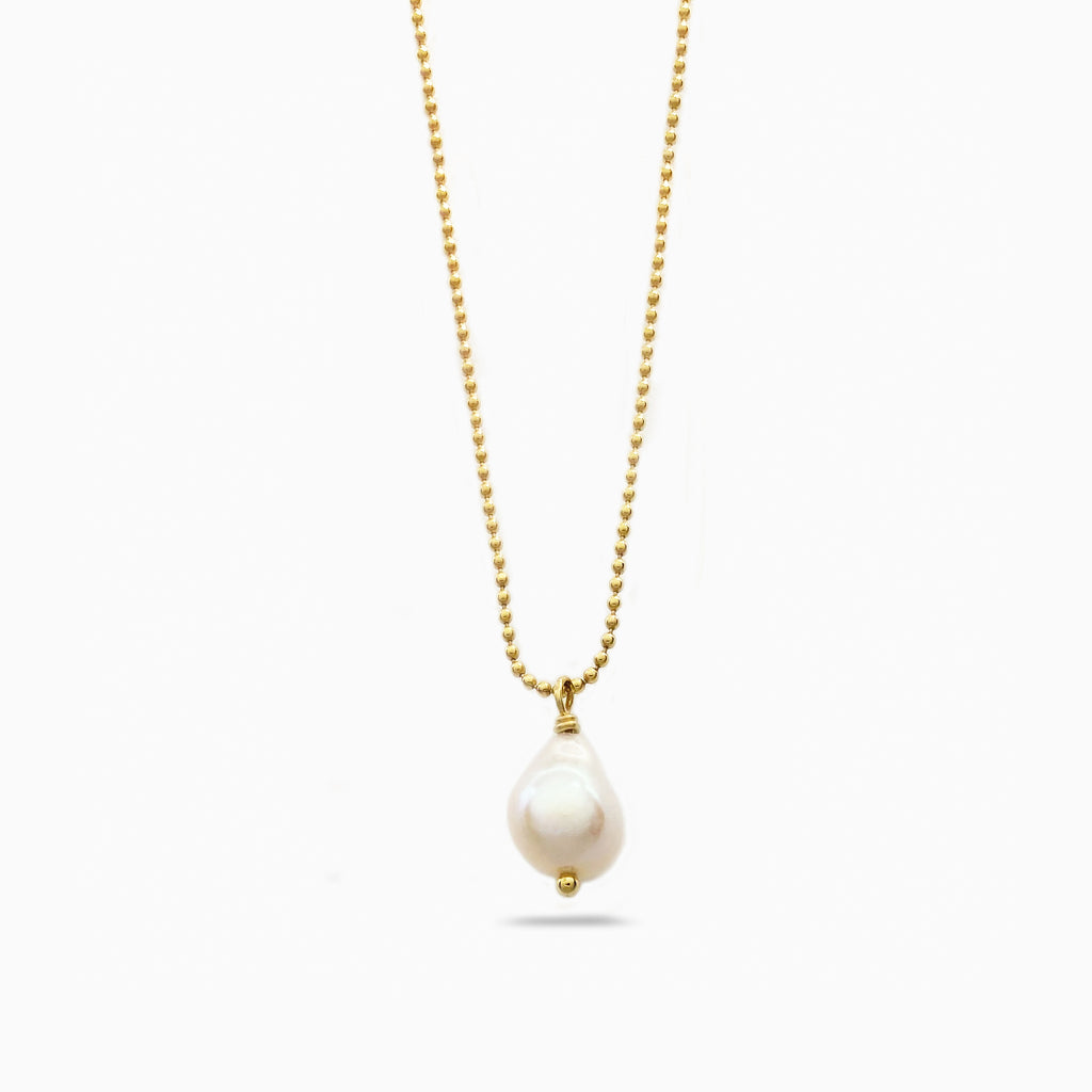 White cultured pearls pendant necklace. Baroque pearls necklace. desideri design.
