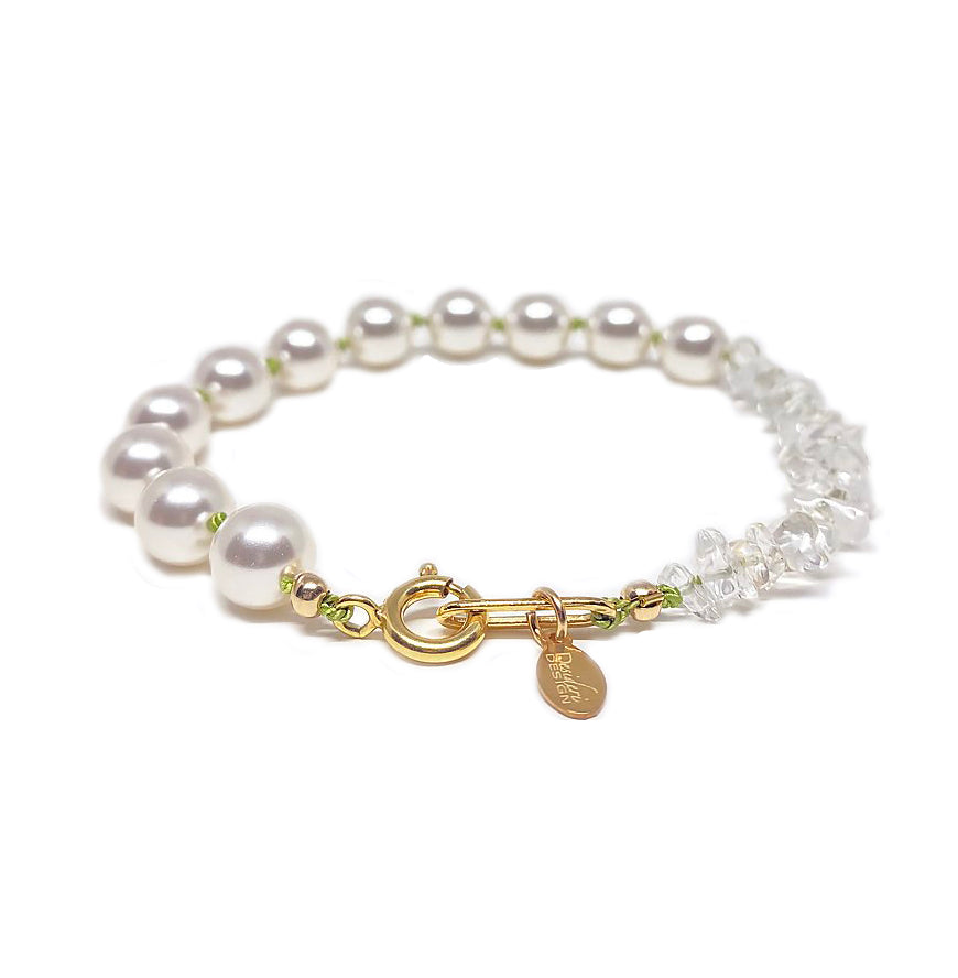 Pearls and silk green knots bracelet. Desideri design fine jewelry.