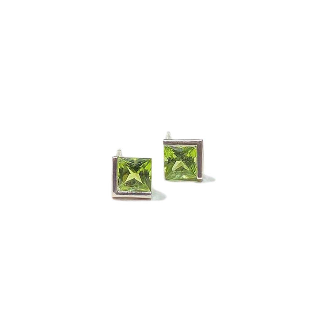 Green peridot square silver studs. Desideri design fine jewelry.