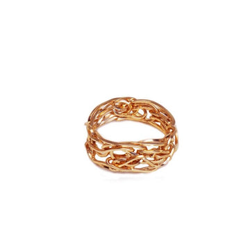 Entwine gold band ring. Desideri design fine jewelry.
