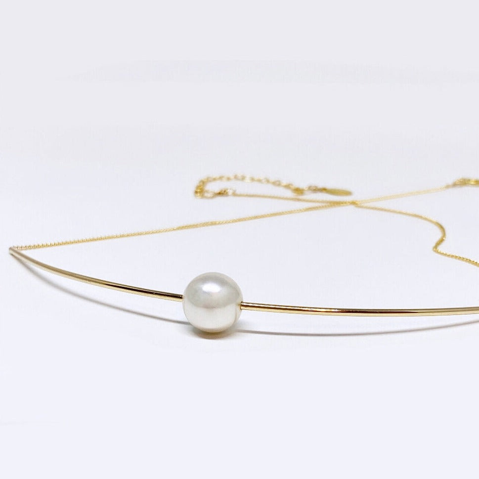 Pearl gold choker necklace by Desideri design